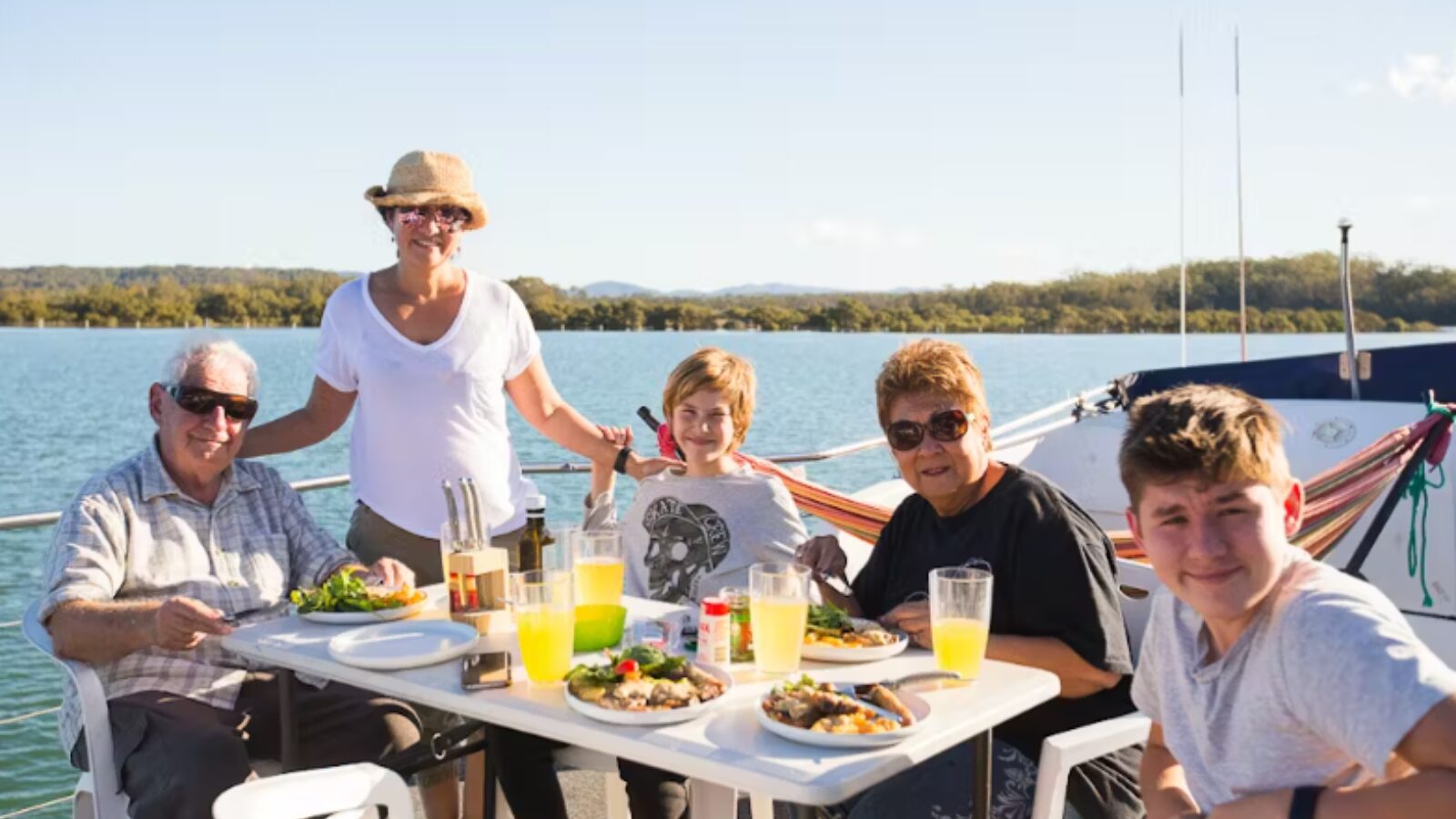 Forster Houseboat Hire decktop dining