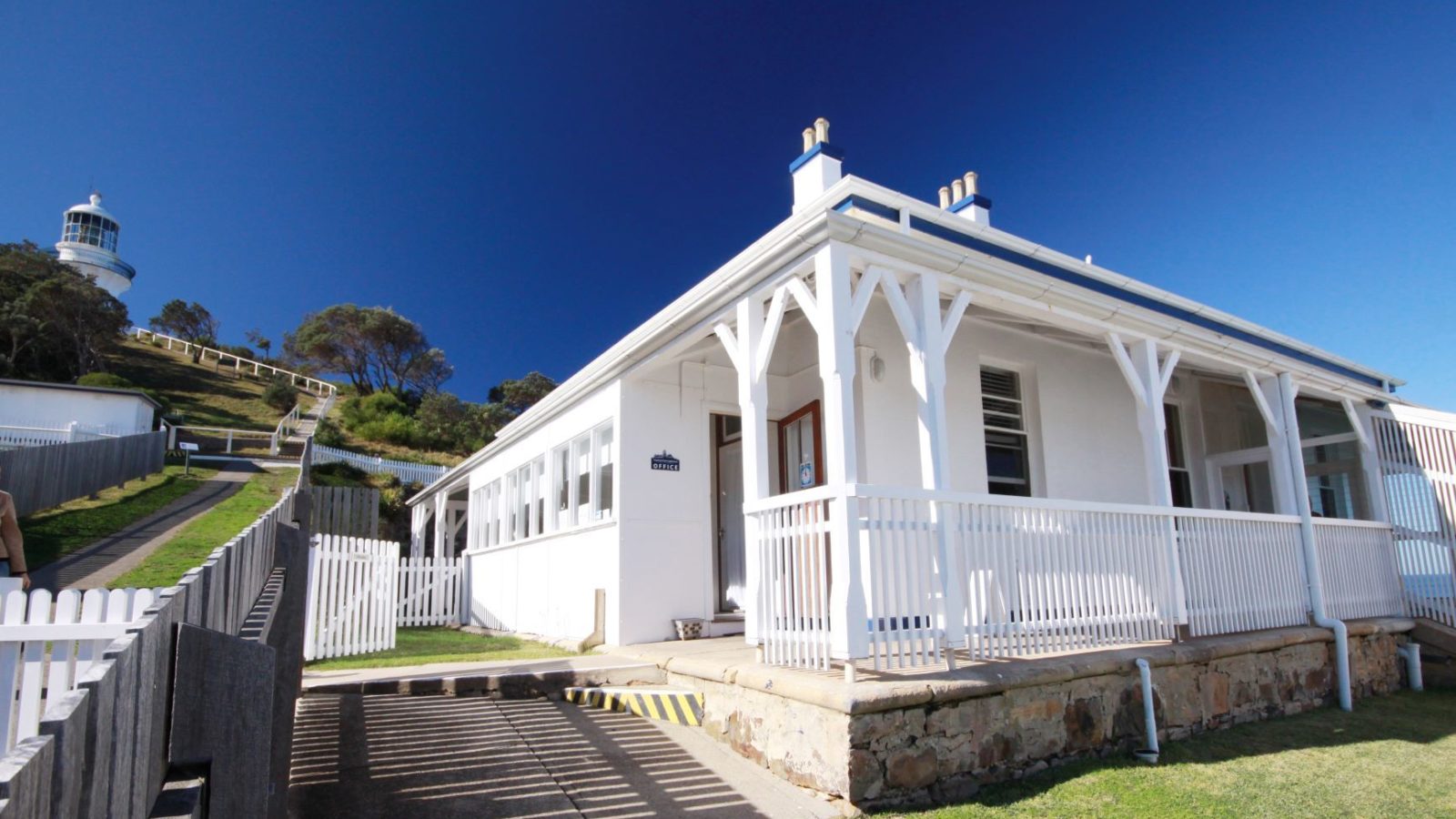 Seal Rocks Lighthouse Cottages