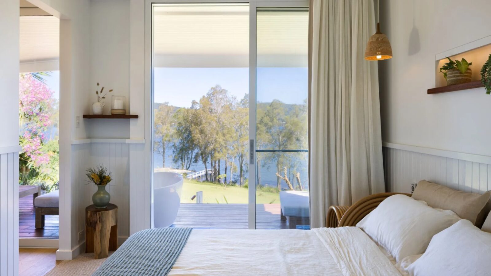 The Moorings Lakehouse Lakefront Villa bedroom
