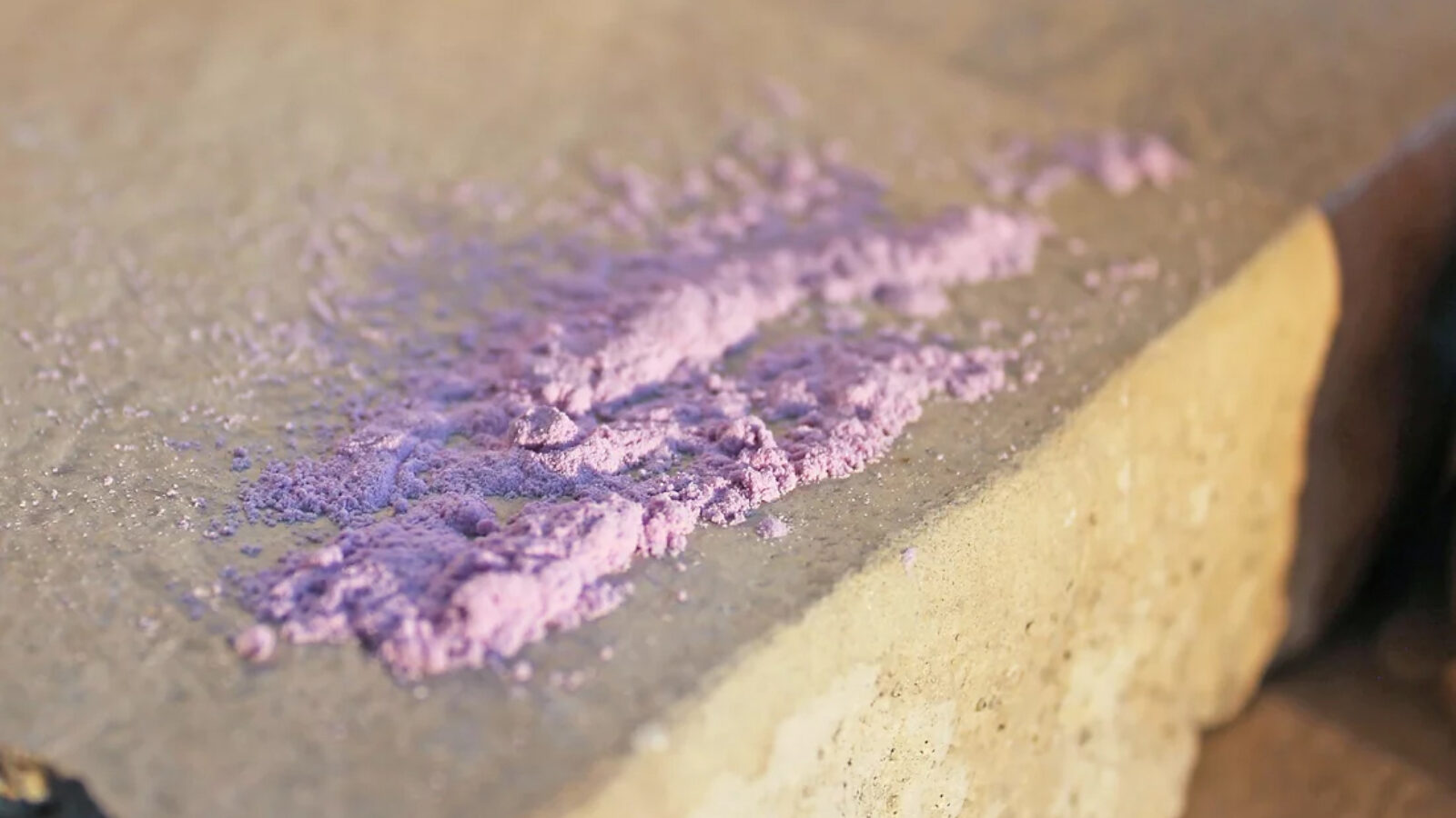 Wrenew violet hue dry shampoo powder